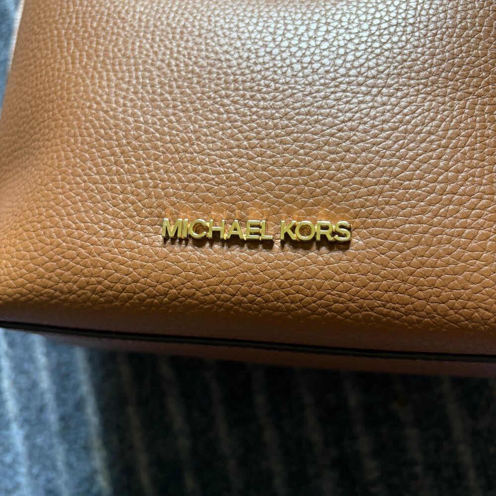 Michael Kors Emilia Small Bucket Messenger Bag Luggage Brown -no strap - Picture 5 of 10